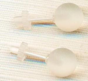 マット水晶のセラミックピアス